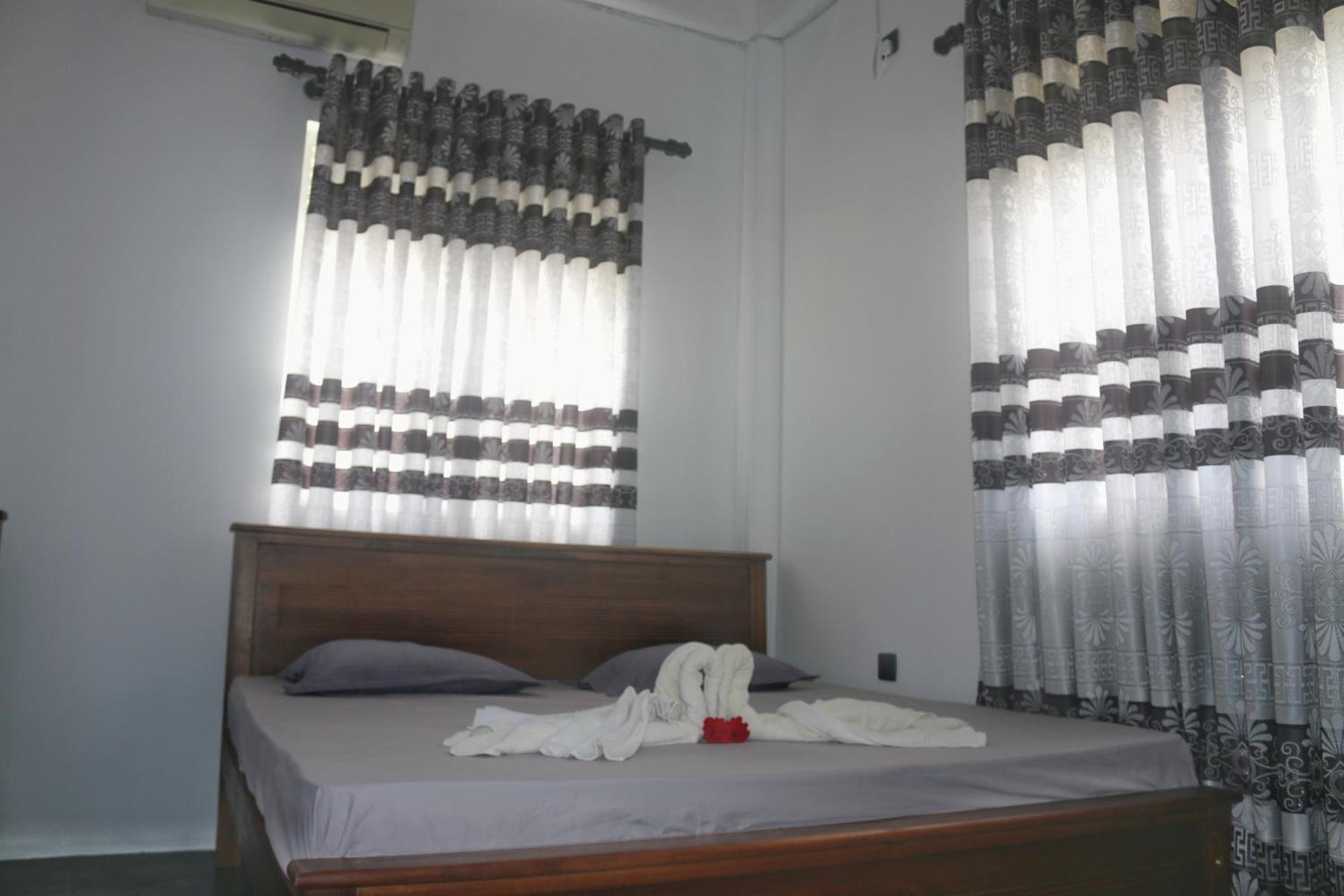 Dinuli Home Stay Ahungalla Exterior photo